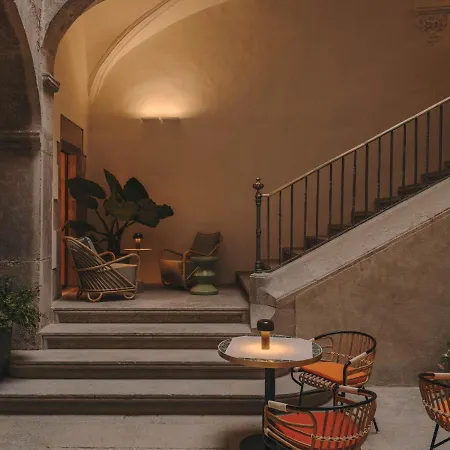 Palau Fugit Hotel